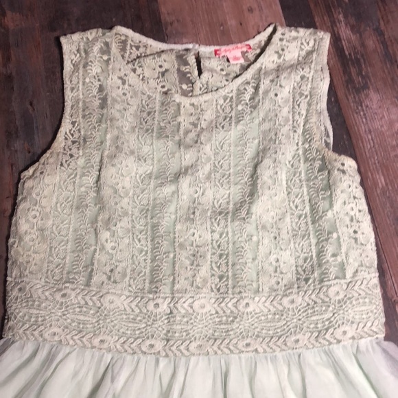 Gorgeous lace trim girls dress - Picture 2 of 10
